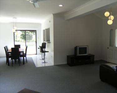 A Beach 'N Reef Motel - Tourism Brisbane 0