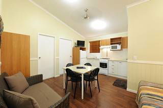 Anchorage Holiday Park - Brisbane 4u 8