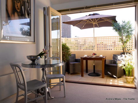 Andre's Mews - Brisbane 4u 1