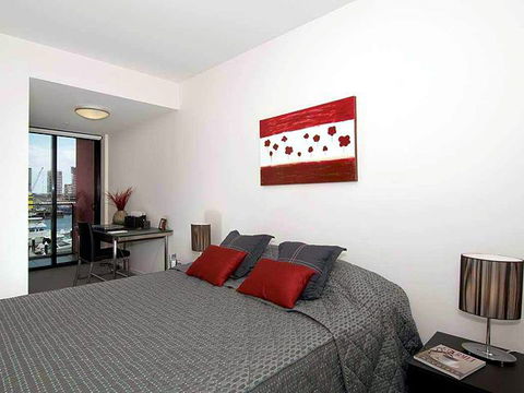 Apartments@Docklands - Brisbane 4u 1