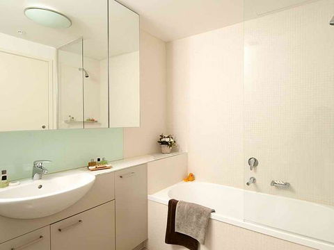 Apartments@Docklands - Brisbane 4u 2
