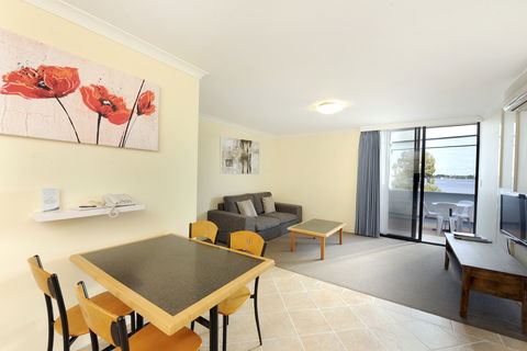 Assured Waterside Apartments - Brisbane 4u 2