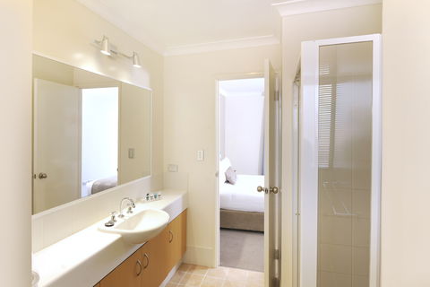 Assured Waterside Apartments - Brisbane 4u 7