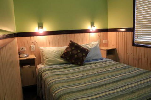 Aussie Outback Oasis Cabin & Van Village - Tourism Brisbane 0