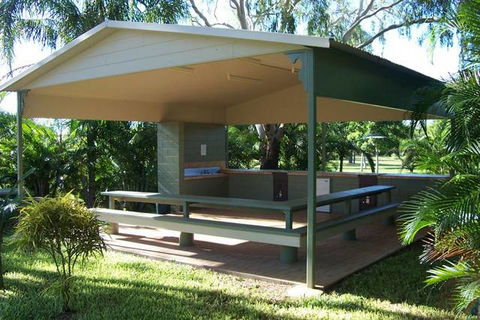 Aussie Outback Oasis Cabin & Van Village - Tourism Brisbane 4