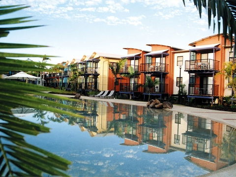 Australis Noosa Lakes - Brisbane Tourism 1