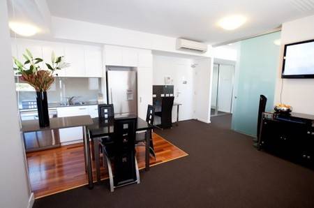 B7 Honeysuckle Apartments - Brisbane 4u 0