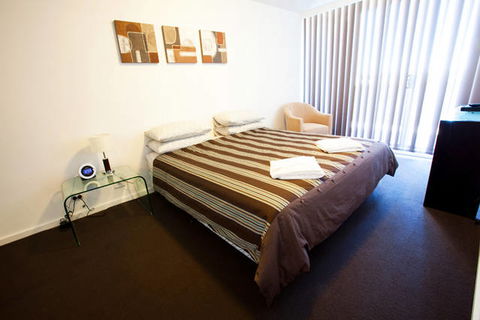 B7 Honeysuckle Apartments - Brisbane 4u 3