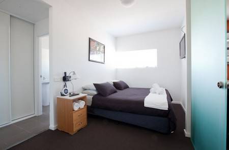 B7 Honeysuckle Apartments - Brisbane 4u 4