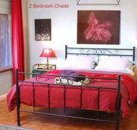 Bettenay's Lakeside Loft Spa Apartment - Tourism Brisbane
