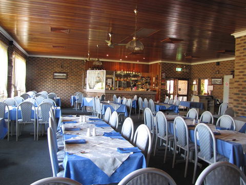 Big Trout Motor Inn - Tourism Brisbane 8