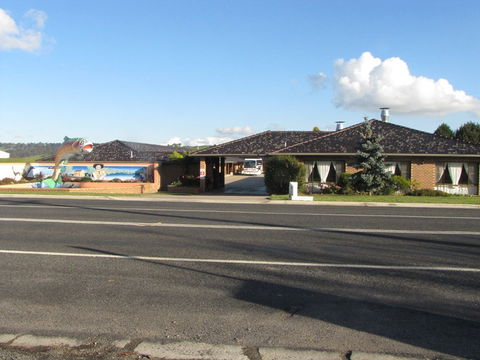 Big Trout Motor Inn - Tourism Brisbane 10