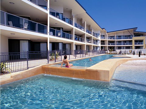 Boathouse Resort Tea Gardens - Tourism Brisbane 0