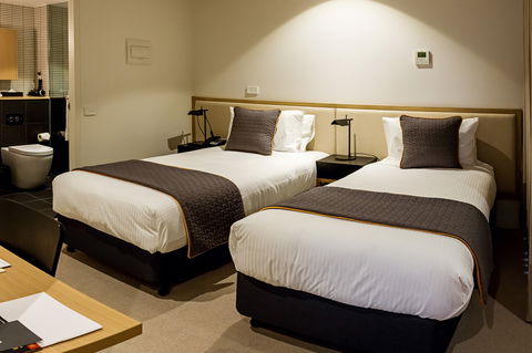 Brady Hotels Central Melbourne - Brisbane 4u 5