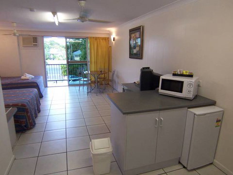 Cairns Holiday Lodge - Tourism Brisbane 1