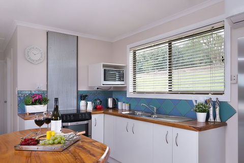 Jacaranda Cottages - Brisbane Tourism 8