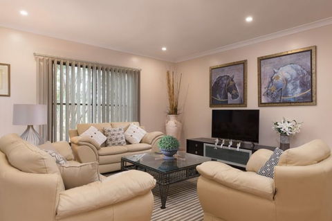 Jacaranda Cottages - Brisbane Tourism 7