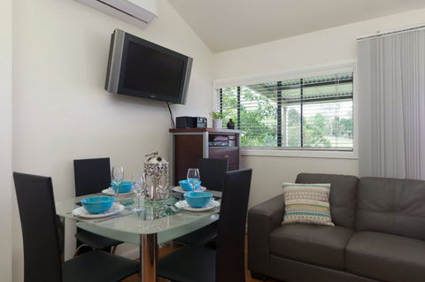 Jacaranda Cottages - Brisbane Tourism 2