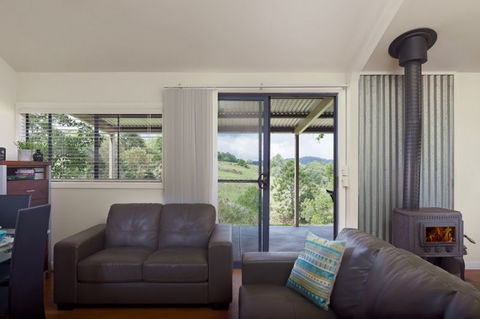 Jacaranda Cottages - Brisbane Tourism 3