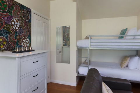 Jacaranda Cottages - Brisbane Tourism 5
