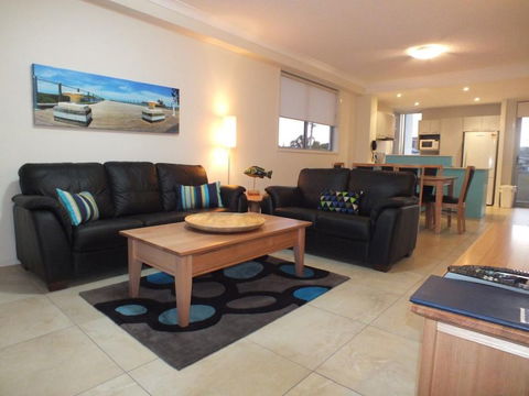 Pacific Marina Apartments - Brisbane 4u 1