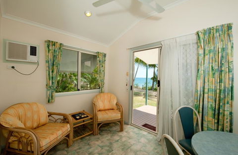 Ellis Beach Oceanfront Bungalows & Caravan Pk - Tourism Brisbane 3