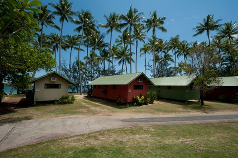 Ellis Beach Oceanfront Bungalows & Caravan Pk - Tourism Brisbane 7