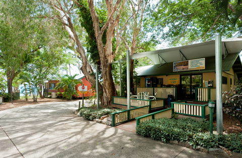 Ellis Beach Oceanfront Bungalows & Caravan Pk - Tourism Brisbane 9