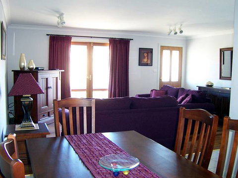 Elm Cottage - Tumut - Tourism Brisbane 2