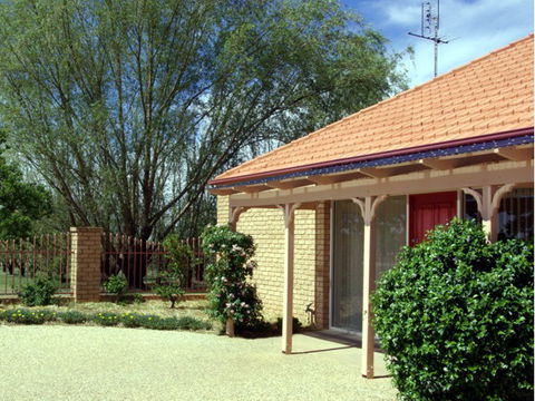 Fairways Bed & Breakfast At Jerilderie - Brisbane 4u 4