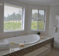 Ghost Riders Vineyard Lodge - Brisbane Tourism