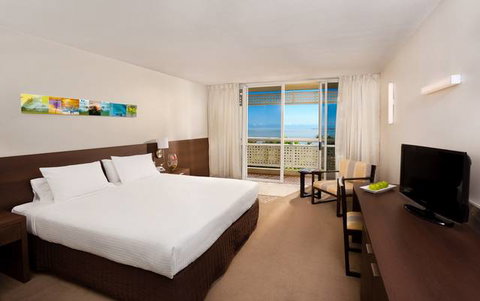Holiday Inn Cairns Harbourside - Tourism Brisbane 0