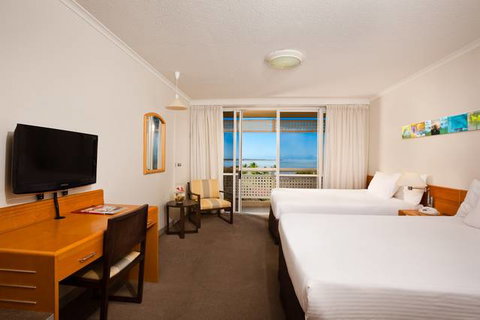 Holiday Inn Cairns Harbourside - Tourism Brisbane 1