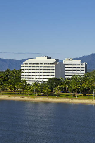 Holiday Inn Cairns Harbourside - Tourism Brisbane 4