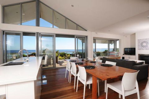 Island Beach Escape - Beachcomber - Brisbane Tourism 0