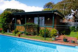 Jay - Jay's Cottage B & B - Tourism Brisbane 0