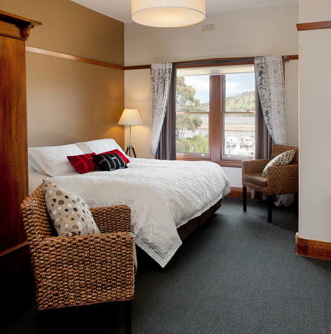 Kermandie Hotel & Marina - Tourism Brisbane 0