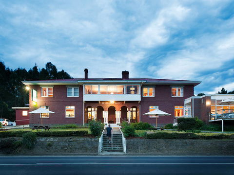 Kermandie Hotel & Marina - Tourism Brisbane 1