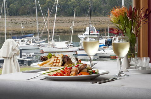 Kermandie Hotel & Marina - Tourism Brisbane 3