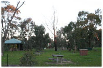 Lake Waranga Caravan Park & Holiday Camp - Brisbane 4u 1