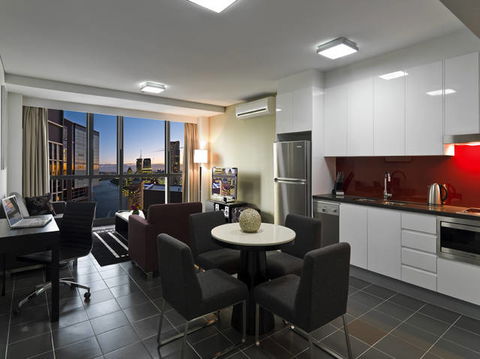 Meriton Serviced Apartments - Adelaide Street - Tourism Brisbane 3