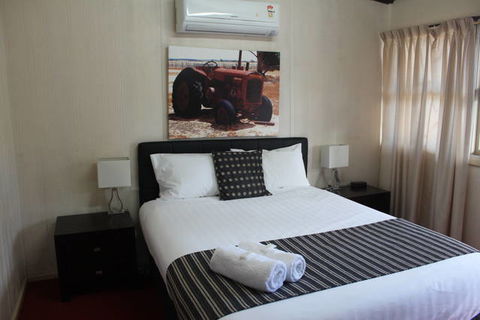 Merredin Motel & Gumtree Restaurant - Brisbane Tourism 0