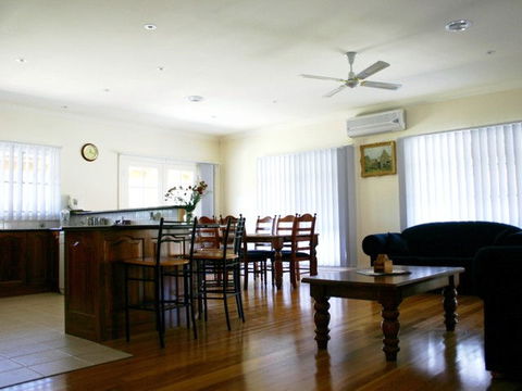 Murrindindi Executive Retreat - Brisbane 4u 1
