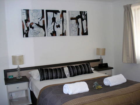 Oakey Motor Inn - Tourism Brisbane 3