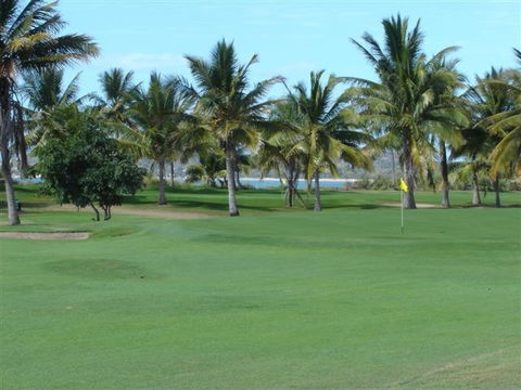 Queens Beach Tourist Village - Brisbane 4u 0