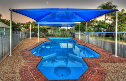 Queens Beach Tourist Village - Brisbane 4u 2