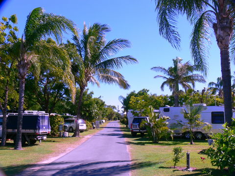 Queens Beach Tourist Village - Brisbane 4u 7