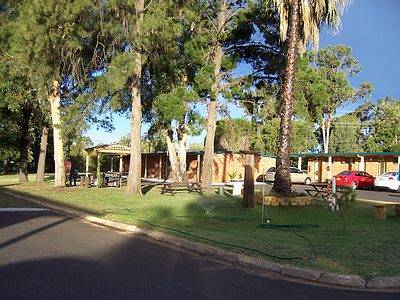 Silver Oaks Motel - Tourism Brisbane 1