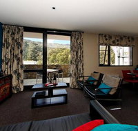 Squatters Run Apartments