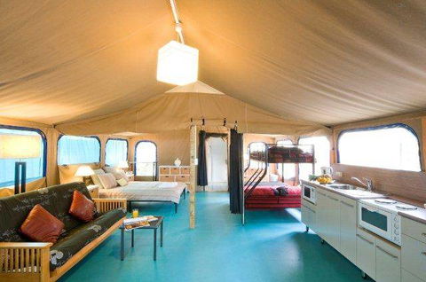 Suffolk Beachfront Holiday Park - Brisbane 4u 1